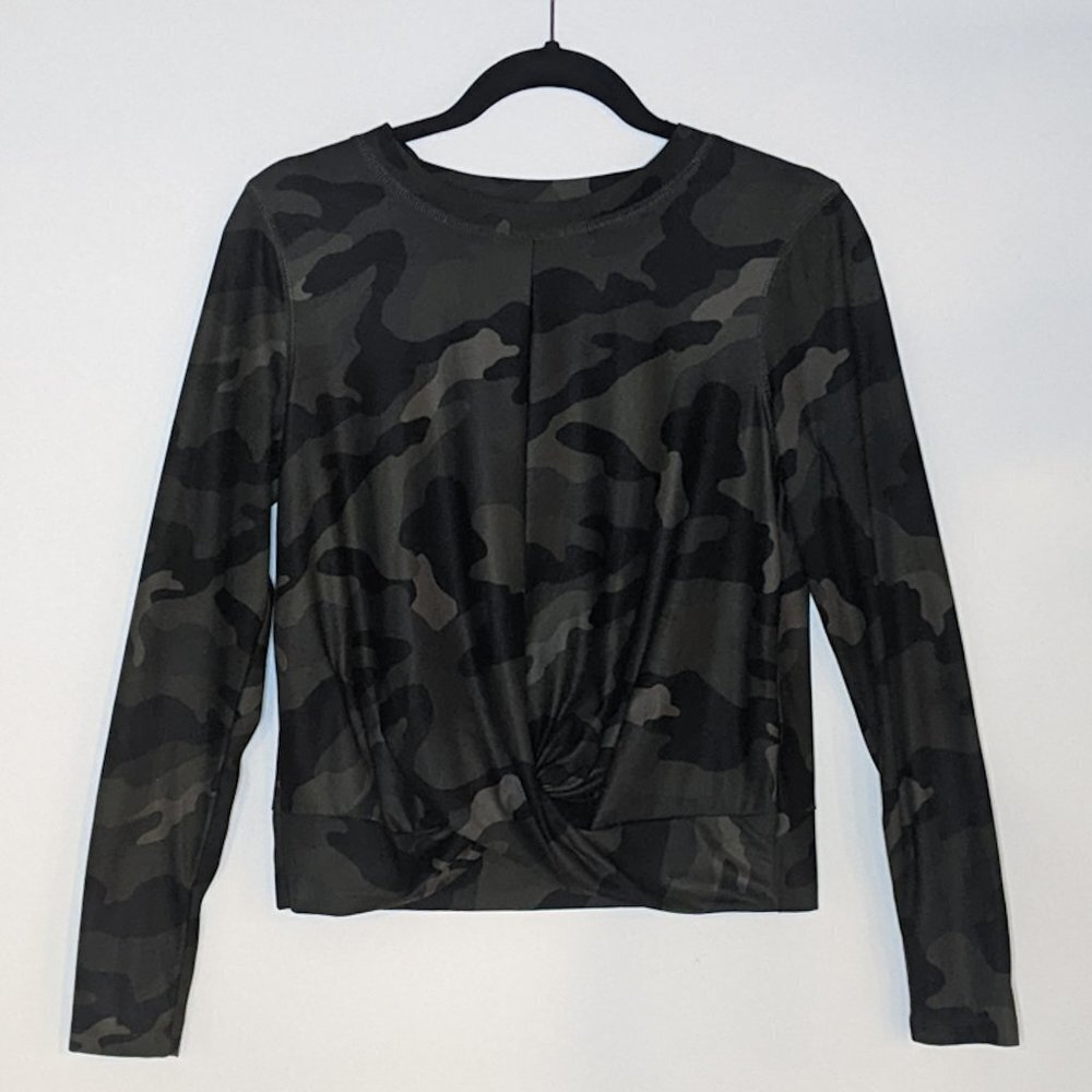 Old Navy Active Long Sleeve Medium Top Camo